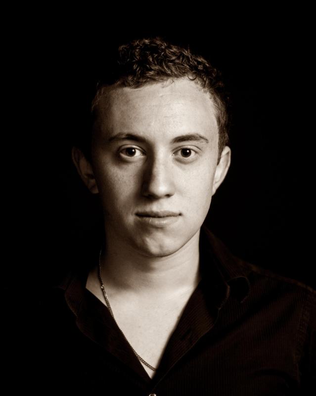 http://images.castcall.blue-compass.com.s3.amazonaws.com/portfolio/600/600637.jpg