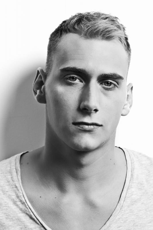 http://images.castcall.blue-compass.com.s3.amazonaws.com/portfolio/614/614285.jpg